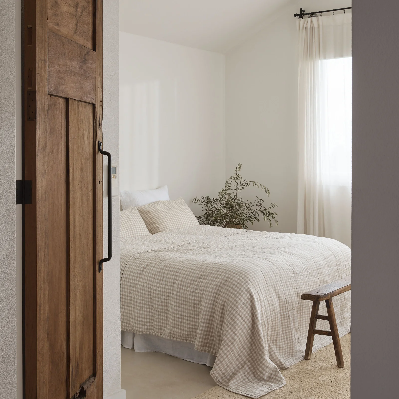 French Flax Linen Queen/King Quilted Coverlet in Beige Gingham - Image 9