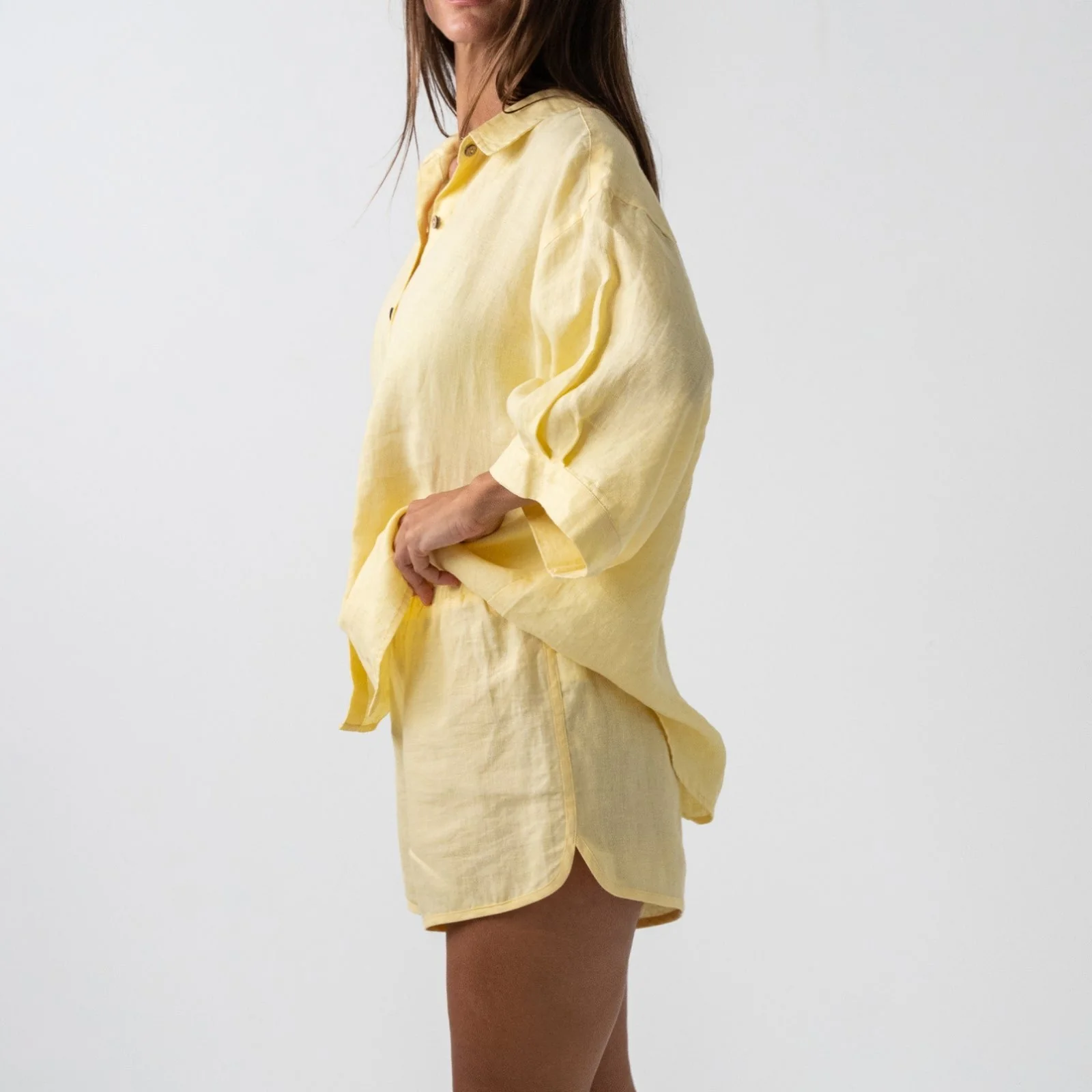 French Flax Linen Relaxed Short in Daisy - Image 3