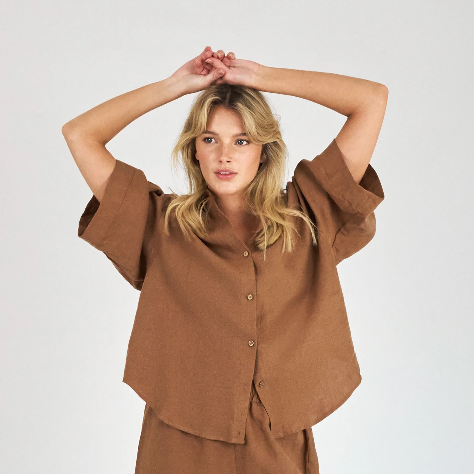 French Flax Linen Ruby Shirt in Hazelnut - Image 4
