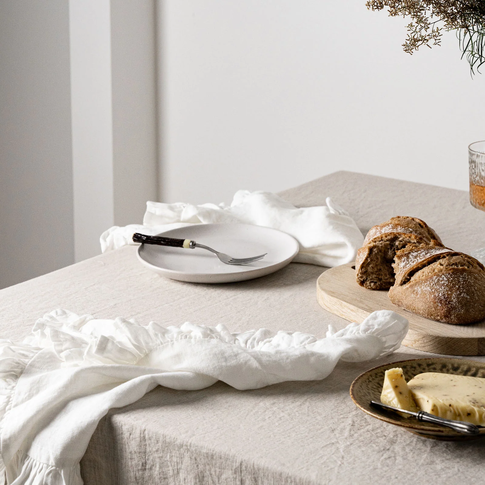 French Flax Linen Ruffles Napkins (Set Of 4) in White - Image 3